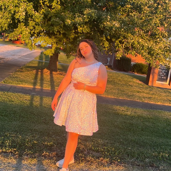 Tiffany’s Homecoming Dress - Picture 3 of 4